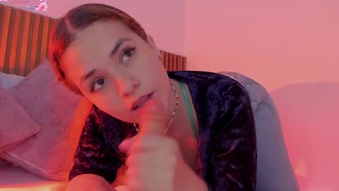 Snapshot of alliss_ginger_ chatting on 10.09.25 A L L I S S online show from 10.09.25