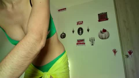 Snapshot of allisson_rose chatting on 10.17.25 Alli online show from 10.17.25