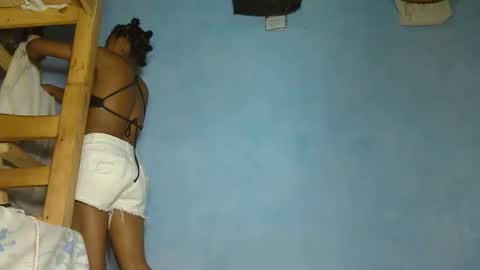 Snapshot of allizida01 chatting on 11.23.25 allizida01 online show from 11.23.25