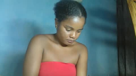 Snapshot of allizida01 chatting on 12.01.25 allizida01 online show from 12.01.25