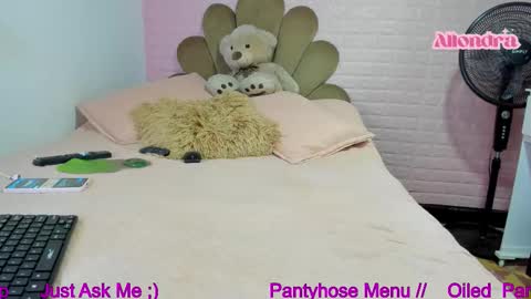 Snapshot of allondra_11 chatting on 09.25.25 allondra online show from 09.25.25