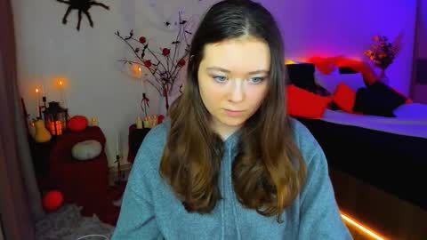 Snapshot of alluringeyess chatting on 10.27.25 alluringeyess online show from 10.27.25