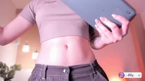 Snapshot of ally_addams chatting on 09.15.25 Ally online show from 09.15.25