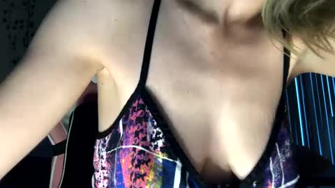 Ally Girl In Her Ally World online show from 10.04.25