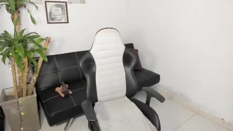 allyssann online show from 02.24.26