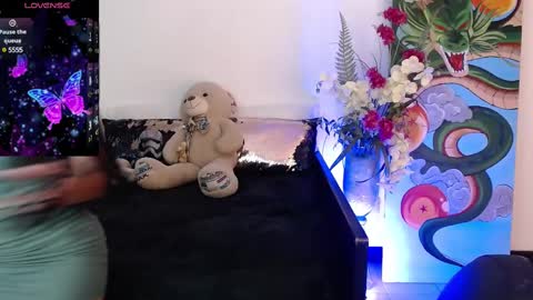 alma_art_ online show from 02.17.25