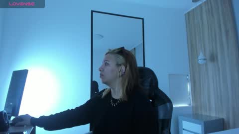 ALMA FENIX  online show from 12.03.25