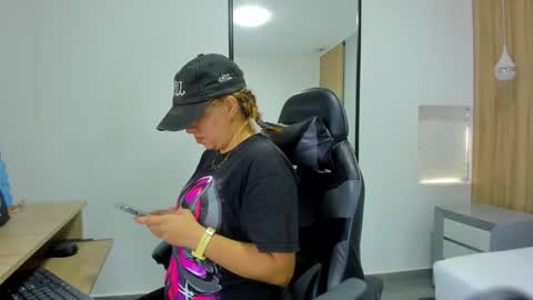 ALMA FENIX  online show from 12.22.25