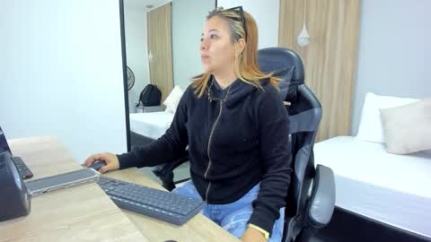 ALMA FENIX  online show from 01.15.26