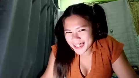 Snapshot of almacia chatting on 02.15.26 almacia online show from 02.15.26