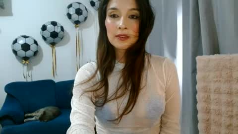Snapshot of almaglow chatting on 06.18.26 Alma online show from 06.18.26