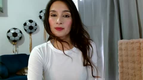 Snapshot of almaglow chatting on 07.14.26 Alma online show from 07.14.26