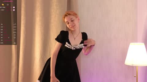 Snapshot of almawood chatting on 01.18.25 almawood online show from 01.18.25