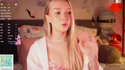 Lia online show from 10.21.25