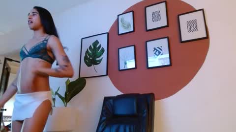 Snapshot of alogenotwink chatting on 02.11.25 STEPHAN online show from 02.11.25