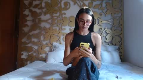 Snapshot of alogenotwink chatting on 10.03.25 STEPHAN online show from 10.03.25