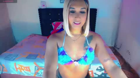 Snapshot of alondragill_ chatting on 04.25.26 alondragill_ online show from 04.25.26