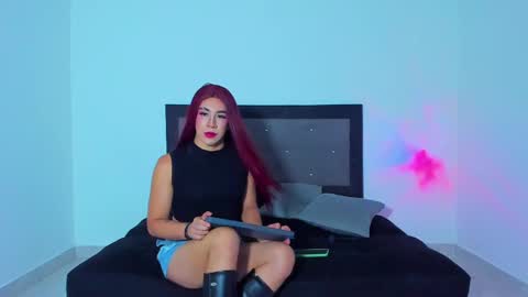 Hazel Bowie online show from 03.04.25