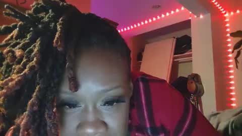 Snapshot of alotacat chatting on 12.02.25 alotacat online show from 12.02.25