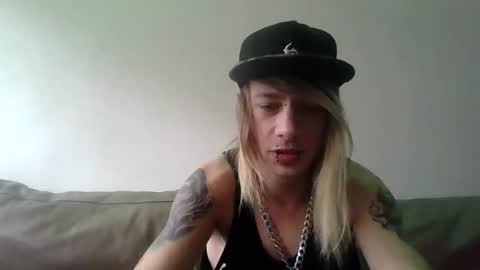 Snapshot of altboy010 chatting on 11.02.25 altboy010 online show from 11.02.25