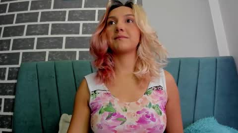 Snapshot of alterego1__ chatting on 10.18.25 Alter online show from 10.18.25