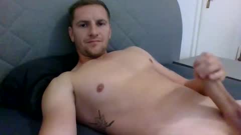 Snapshot of aluke95 chatting on 10.04.25 aluke95 online show from 10.04.25