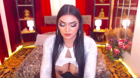 Snapshot of alurajhenson chatting on 01.20.25 Alura Jhenson online show from 01.20.25