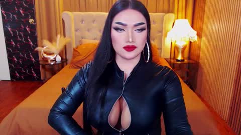 Snapshot of alurajhenson chatting on 09.18.25 Alura Jhenson online show from 09.18.25