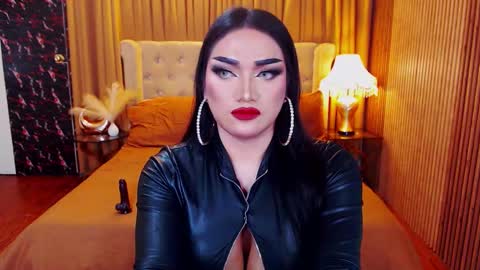 Snapshot of alurajhenson chatting on 09.22.25 Alura Jhenson online show from 09.22.25