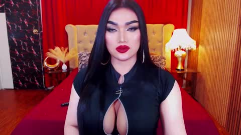 Snapshot of alurajhenson chatting on 10.21.25 Alura Jhenson online show from 10.21.25