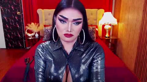 Snapshot of alurajhenson chatting on 10.27.25 Alura Jhenson online show from 10.27.25