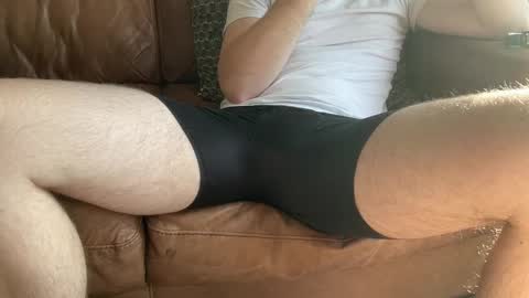 Snapshot of alwayshuge chatting on 10.21.25 alwayshuge online show from 10.21.25