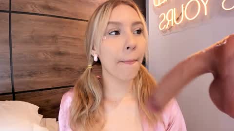 Alya online show from 10.21.25