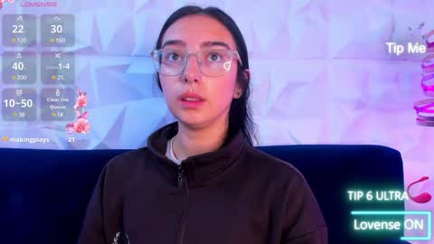 Snapshot of alys_molly chatting on 12.16.24 sopie online show from 12.16.24