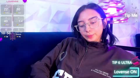 Snapshot of alys_molly chatting on 12.16.24 sopie online show from 12.16.24