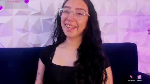 Snapshot of alys_molly chatting on 12.29.24 sopie online show from 12.29.24