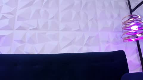 Snapshot of alys_molly chatting on 01.06.25 sopie online show from 01.06.25