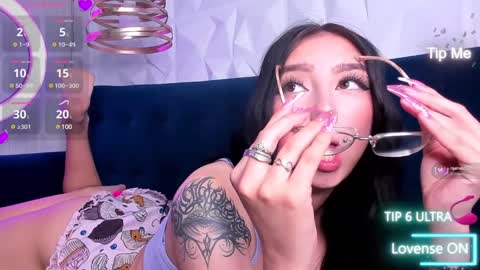 Snapshot of alys_molly chatting on 01.18.25 sopie online show from 01.18.25