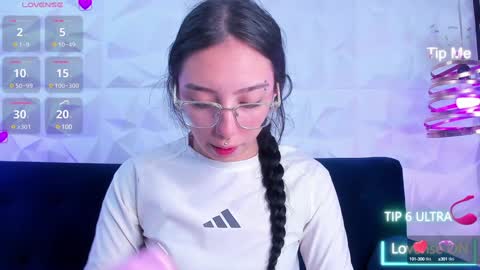 Snapshot of alys_molly chatting on 01.22.25 sopie online show from 01.22.25