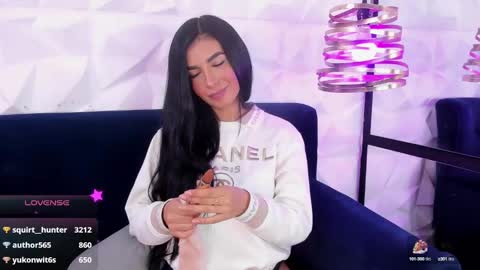 Snapshot of alys_molly chatting on 02.08.25 sopie online show from 02.08.25