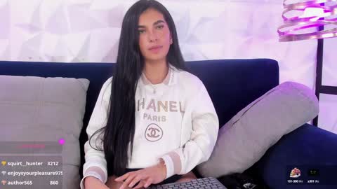 Snapshot of alys_molly chatting on 02.08.25 sopie online show from 02.08.25