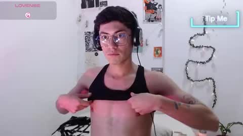 Snapshot of amad696 chatting on 02.13.25 Amad Passer x guests Independent model online show from 02.13.25