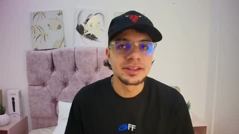 Snapshot of amadeo_wild chatting on 02.06.25 Amadeo Wild online show from 02.06.25