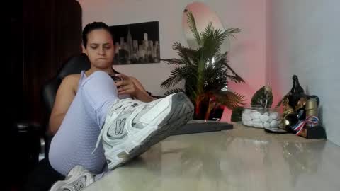 anny online show from 10.23.25