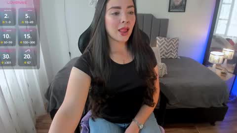 Hi Im AmaiaHelp me reach 100 likes online show from 09.30.25