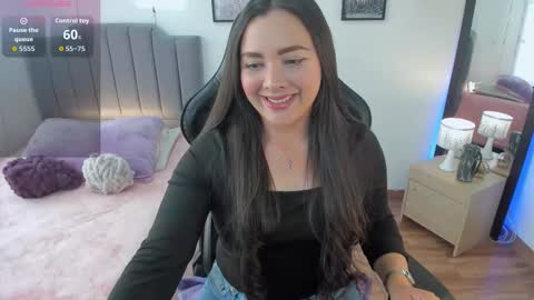 Hi Im AmaiaHelp me reach 100 likes online show from 11.14.25