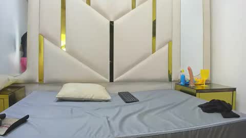 Amia y Sofia online show from 11.22.25