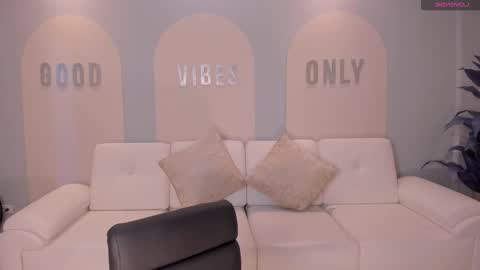 Amalia cruss online show from 11.14.25