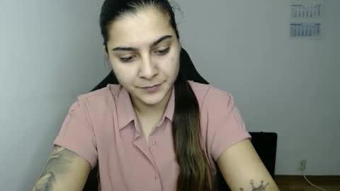 The queen of the biceps  online show from 02.14.26