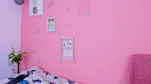 Snapshot of amanda_lorense chatting on 12.25.24 Thalia online show from 12.25.24